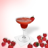 Frozen Strawberry Margarita im Margaritaglas mit Erbeer-Dekoration und Zucker- oder Salzrand.