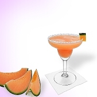 Melon Margarita im Margaritaglas mit Melonen-Dekoration und Zucker- oder Salzrand.