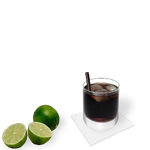 Neben den kleineren Longdrinkgläser eignen sich alle Arten von Tumbler-Gläser für Rum-Cola.
